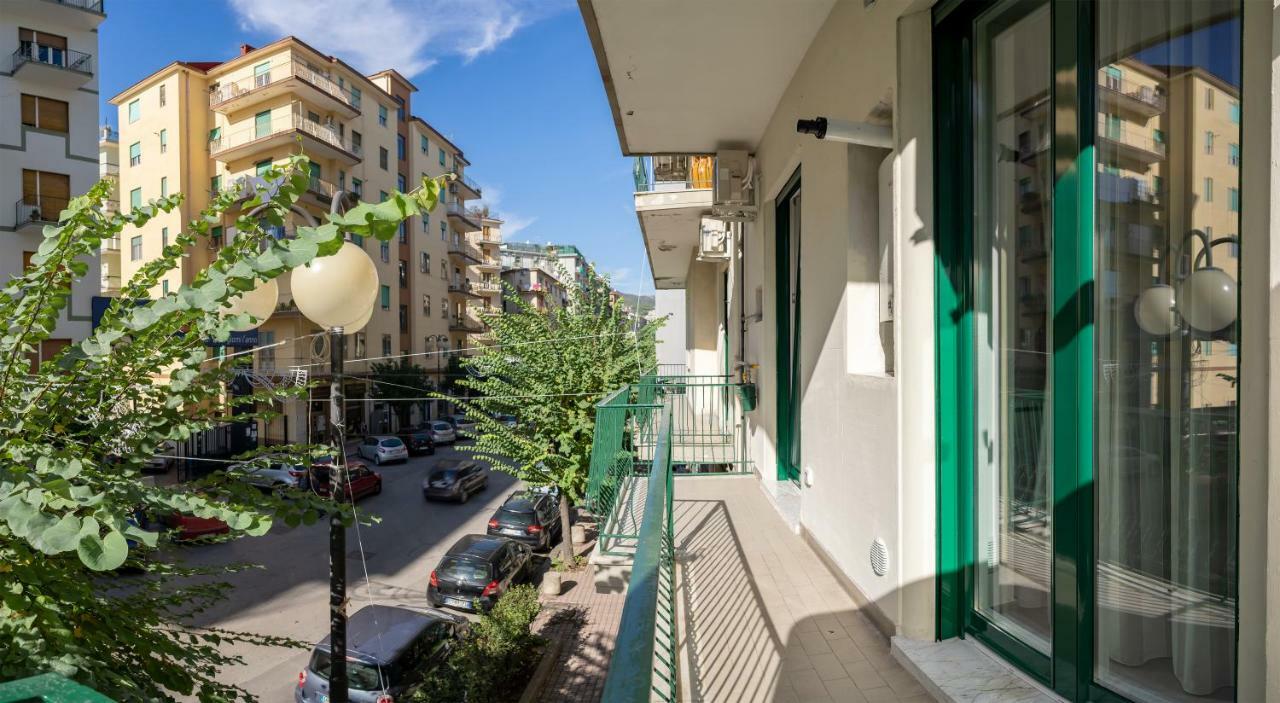 Dame Acomodação com café da manhã Salerno Exterior foto